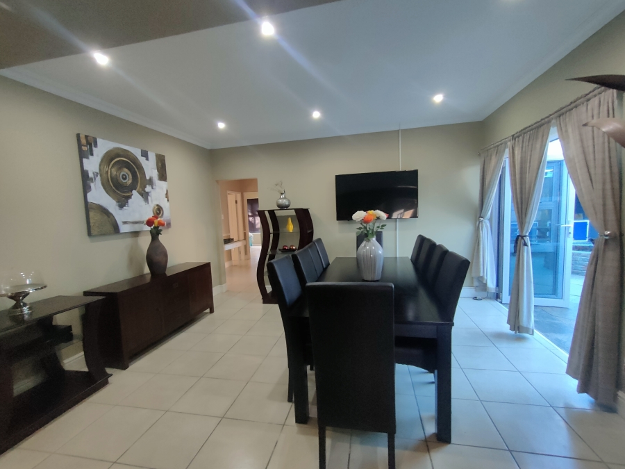 8 Bedroom Property for Sale in Wavecrest Eastern Cape